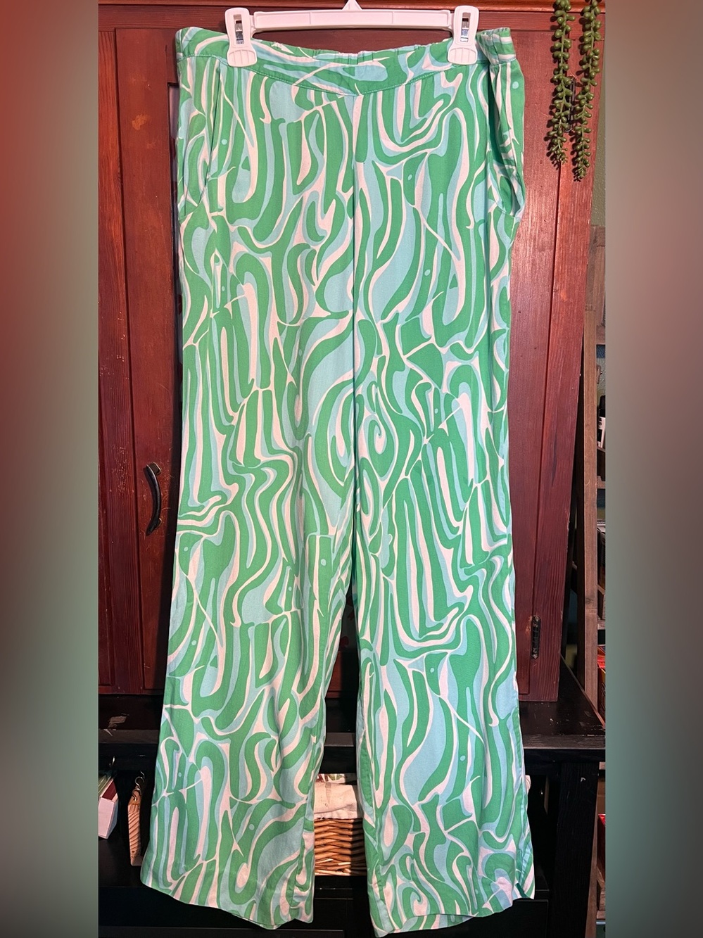Lilly Pulitzer Green and White Swirl Pants size large